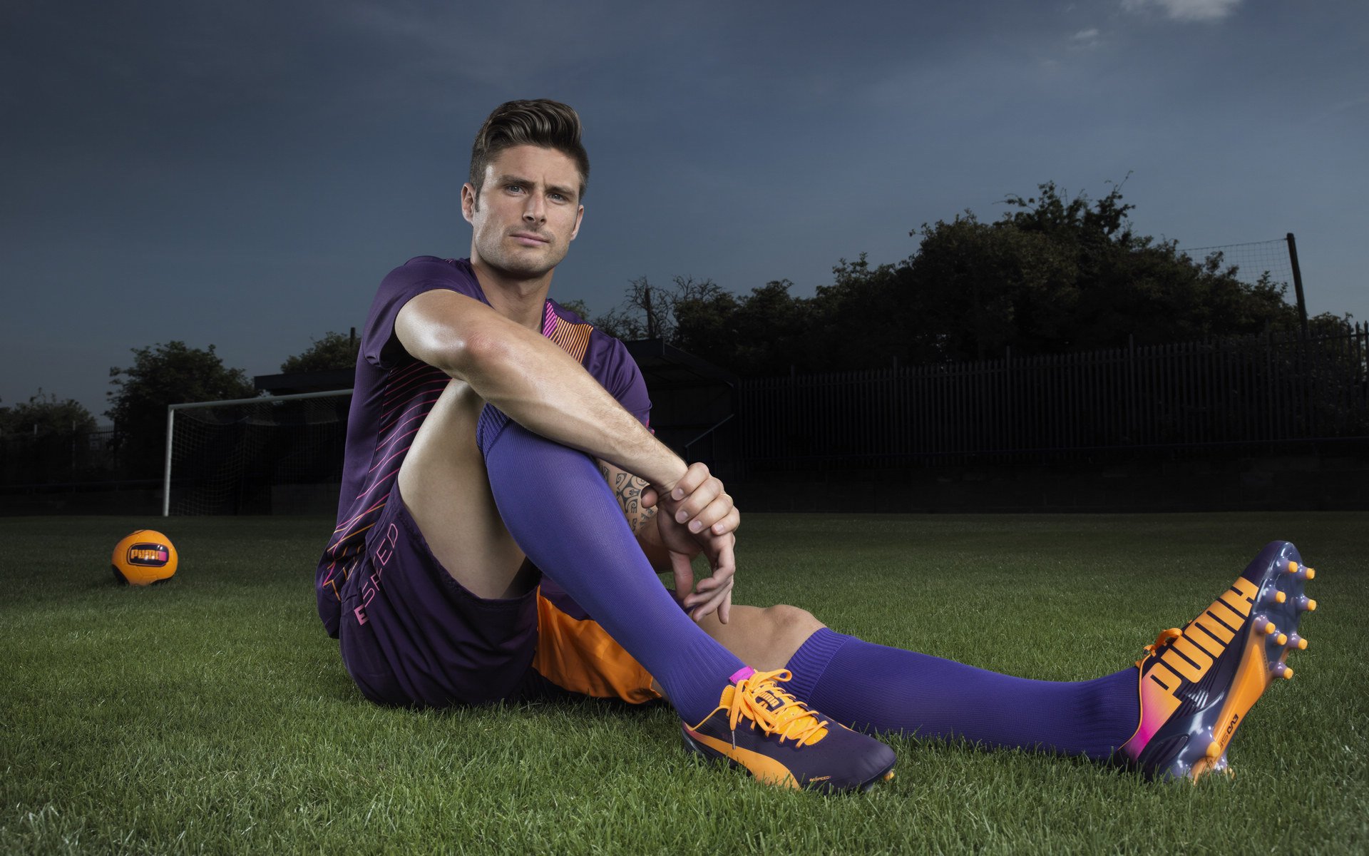 引爆足坛？C罗专访：资产早超10亿美元 不认为梅西比自己强，c罗资产多少