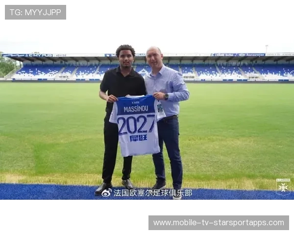 俱乐部青训毕业庆典 多名球员签约职业合同,球队青训 俱乐部青训毕业庆典 多名球员签约职业合同,球队青训