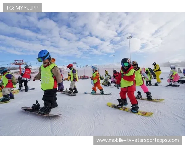 新滑雪装备技术展示，帮助运动员提升寒冷天气下表现，滑雪装备视频